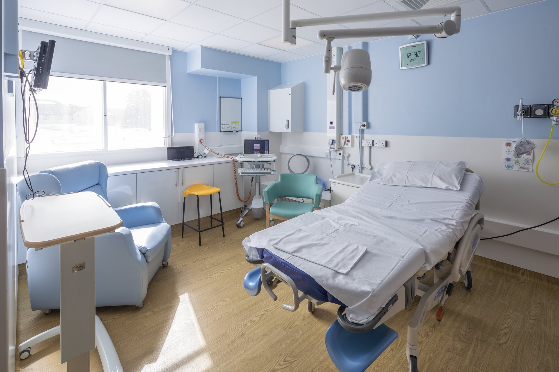 Royal_Cornwall_Hospital_Maternity_Altro_Wood_Altro_Fortis_Titanium_004